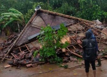 12 Rumah-Masjid Rusak akibat Angin Kencang di Malingping