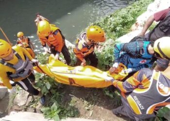 Dua Anak Hanyut di Kali Krukut Mampang Prapatan Ditemukan