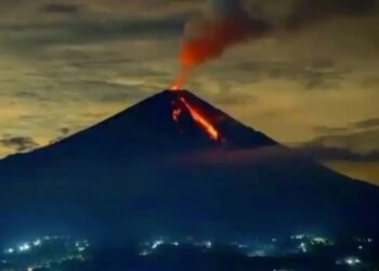Semeru Alami Tiga Kali Erupsi Jumat Sore hingga Malam