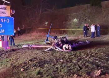 Pesawat Ringan Jatuh di Tepi Jalanan AS Tewaskan 5 Orang