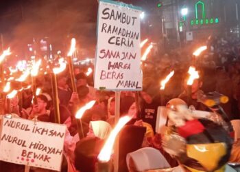 Semarak Pawai Obor Sambut Ramadhan Warga Lembang
