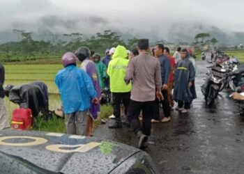 Kakak & Adik Tewas Tersambar Petir Saat Naik Sepeda Motor di Banjarnegara