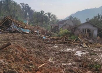 Longsor timbun Puluhan rumah di Cipongkor, 10 Warga Hilang