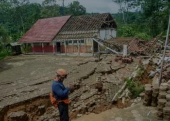 47 Rumah di Zona Pergerakan Tanah Cibedug Dirobohkan