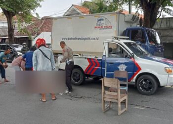 Jatuh dari Boncengan Suami, Istri Tewas Tertabrak Truk di Pasuruan