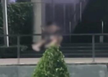 Pasangan Wisatawan Berbuat Mesum di Tangga Mall Pattaya