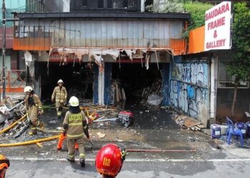 7 orang Tewas dalam Kebakaran Toko Bingkai di Jalan Mampang