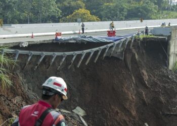 Kronologi Longsor di Tol Bocimi Hingga Tiga Mobil Terdampak