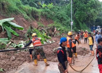 Longsor di Cipatat Tutup akses Jalur Padalarang – Purwakarta