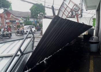 Angin Kencang di Pandeglang 7 Rumah dan Minimarket Rusak