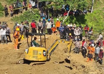 3 Orang Tewas ketika 4 Rumah Tertimbun Longsoran di Garut