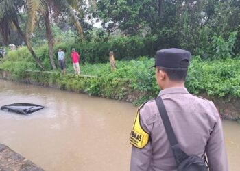 Mobil Salah Ikuti Google Maps Berakhir Nyebur ke Sungai di Bogor