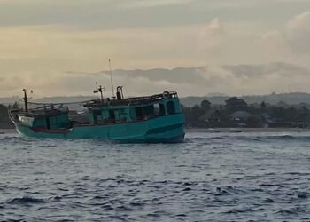 KM Naga Mas Kandas Tabrak Karang di Nusa Lembongan