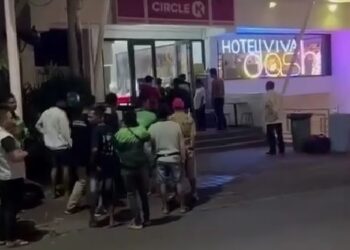 Bule Pria Australia Ngamuk di Minimarket Kuta Ancam Warga