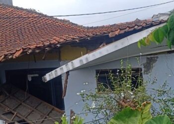 Bocah 2 tahun & ART Tertimpa rumah ambruk di Ciomas Bogor