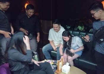 Cegah Peredaran Narkoba Polisi Razia Tempat Hiburan Malam di Bandung