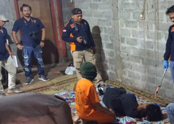 Reka Ulang Suami Bunuh-Gorok Leher Istri Ketika Terlelap Tidur