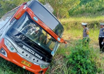 7 Penumpang Tewas 15 Terluka Bus Rosalia Indah Kecelakaan di Tol Batang