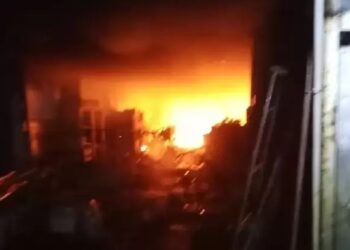 Ruko Tiga Lantai Terbakar di Ciputat akibat Korsleting Listrik