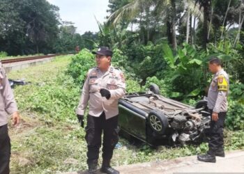 Mobil Pemudik Tertabrak Kereta Api di Serang terpental 10 Meter