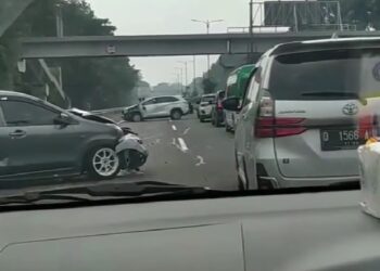 Dua Mobil Terlibat Kecelakaan di 4 Km Jelang Exit Tol Pasteur