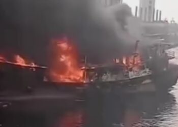 8 Jam Api Berkobar Hanguskan kapal di Muara Baru Penjaringan