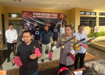 Polisi Bekuk 4 Anggota Ormas Keroyok 7 Warga di Cicalengka